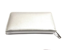 Carica l&#39;immagine nel visualizzatore di Gallery, Trussardi Jeans PORTAFOGLIO DONNA ZIP AROUND MOD. EASY LIGHT 3 POCKET ECOPELLE SILVER AS19TJ06
