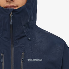 Carica l&#39;immagine nel visualizzatore di Gallery, Patagonia Men&#39;s Triolet Jacket Giacca Guscio GORE-TEX® a 3 strati impermeabile/traspirante Textile Green w/Smolder Blue
