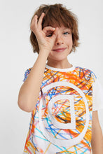 Carica l&#39;immagine nel visualizzatore di Gallery, Abasic Desigual t-Shirt Maglietta da Bambino TS Liam - creazione Artistica di Bambino nello Spettro dell’autismo
