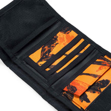 Carica l&#39;immagine nel visualizzatore di Gallery, Carhartt PAYTON WALLETT I025411 CAMO TREE ORANGE BLACK PORTAFOGLI CORDURA
