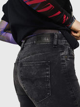 Carica l&#39;immagine nel visualizzatore di Gallery, Diesel, D-Roisin Jeans Nero, DSL_00STRN 069FW 02_008
