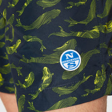 Carica l&#39;immagine nel visualizzatore di Gallery, NORTH SAILS Pantaloncini da Bagno da Uomo - 100% Poliestere Riciclato - vestibilità Regolare - Stile Volley con Coulisse Elasticizzata in Vita e Tasche Laterali
