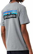 Carica l&#39;immagine nel visualizzatore di Gallery, Patagonia Men&#39;s P-6 Logo Pocket Responsibili-Tee T-shirt Uomo Grey
