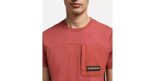Carica l&#39;immagine nel visualizzatore di Gallery, Napapijri S-Noasca T-shirt manica corta con taschino da uomo Red Marsala
