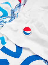 Carica l&#39;immagine nel visualizzatore di Gallery, Octopus x Pepsi Camo T-Shirt Unisex manica corta Bianca - collabo Pepsi-Cola - Limited Edition
